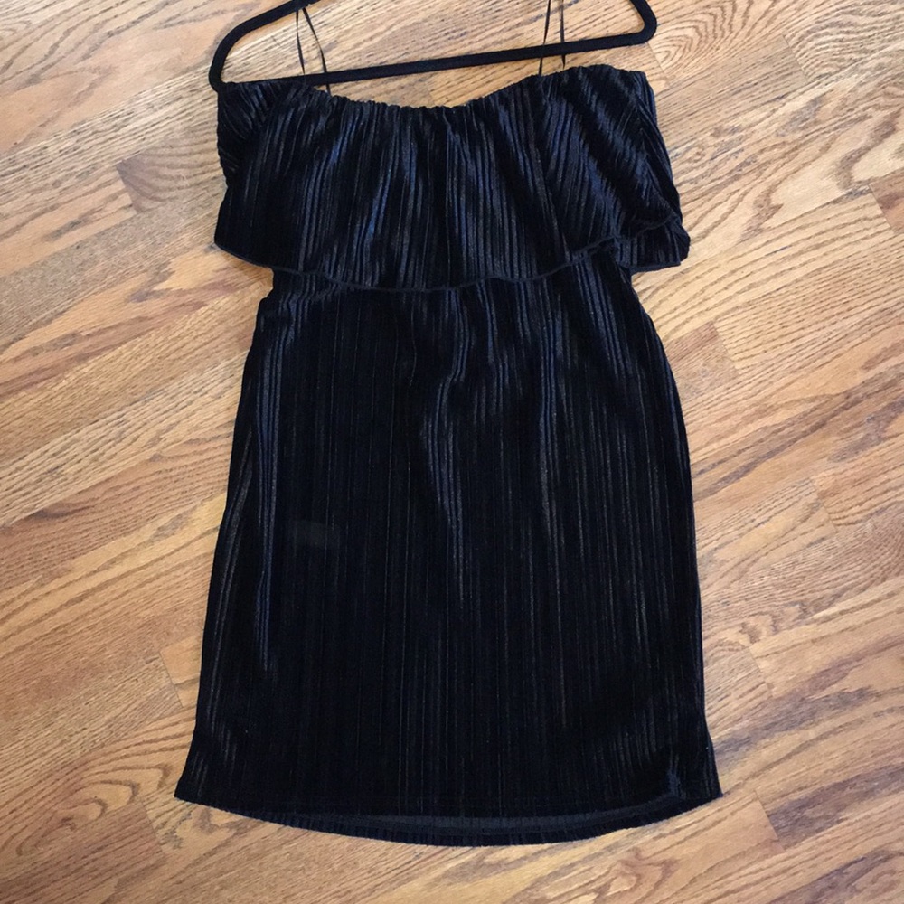 Velvet black dress off shoulder